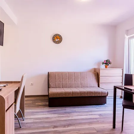 דירה Irina - A2 Ground Floor - Mpolo מדולין